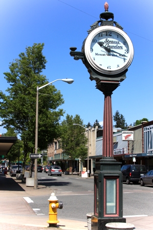 Strauss Jewelers Clock on 1st Street